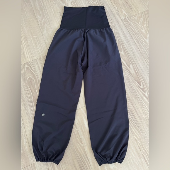 Lululemon vintage cropped pants size 2 - Picture 3 of 3